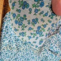 Vintage 60s Blue & White Cotton 5 yds Floral Grid Pattern 37W x 182L Lightweight