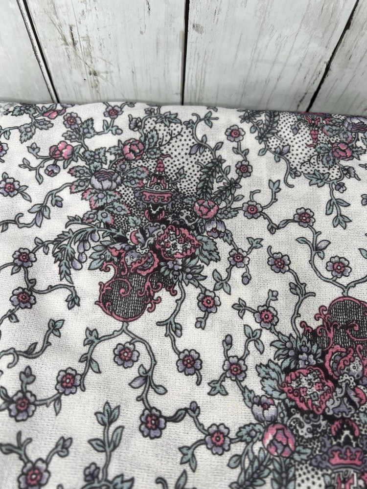 Fabric Polyester Knit Floral Vine 2 Yard 58″ Wide Silky Unbranded Stretch Washed