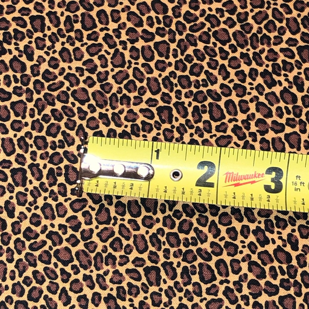 WILD ANIMAL Cheetah looking PRINT 100% COTTON FABRIC by the yard #08 Big Cat