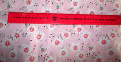 65 x 44″ Vintage 70s Fabric Traditions Cotton Fabric WHITE DAISIES & MUSIC NOTES
