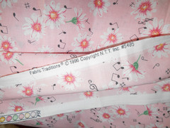 65 x 44″ Vintage 70s Fabric Traditions Cotton Fabric WHITE DAISIES & MUSIC NOTES