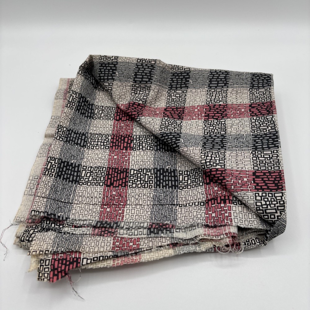 VTG 70’s Geometric Generic Remnant Red Black Grey Square Pattern 1 Yd Cotton Bld