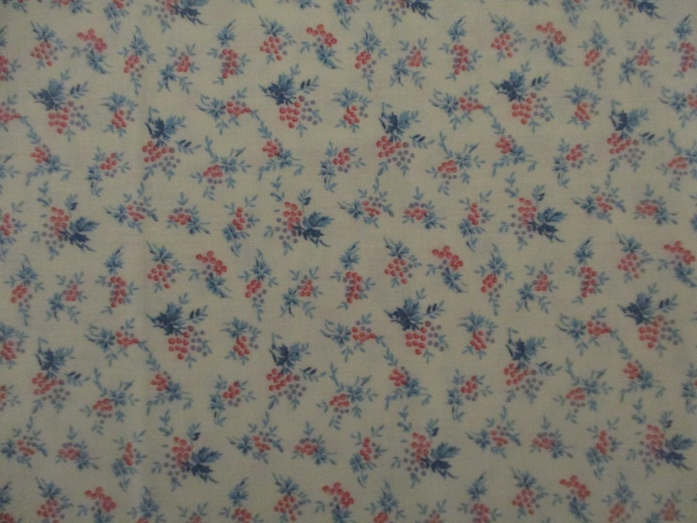 Polycotton Quilt Craft Fabric Vintage Style Calico Berries on Cream Almost 2 Yds