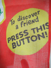 Vtg funny sayings pin button LAUGH-IN 1970s Novelty Print fabric panel 10′ x40″