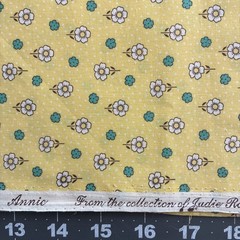 Little Daisies ‘Annie’ By Judie Rothermel For Marcus Brothers 1/2 Yard
