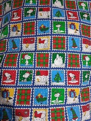 2 VINTAGE 2001 FAT QUARTERS SNOOPY PEANUTS PATCHWORK CHRISTMAS FABRIC