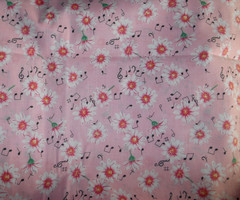 65 x 44″ Vintage 70s Fabric Traditions Cotton Fabric WHITE DAISIES & MUSIC NOTES