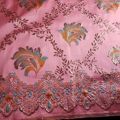5 YARDS LOT PINK METALLIC BROCADE FABRIC 54″ FLORAL EMBOSSED SCALLOPED EDGE