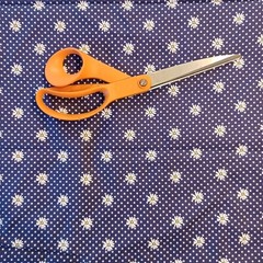 2 Yards 7″ Daisy Floral Dark Blue White 100% Cotton Quilting Fabric Single Piece