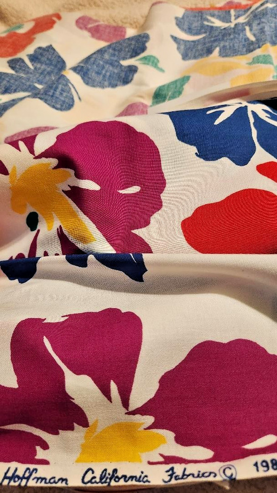 hoffman california fabrics floral print 44″ x 161″ preowned