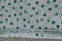 By 1/2 Yd, Green Clover & Silver Sparkles on Quilt Cotton/Fabric Traditions,E154