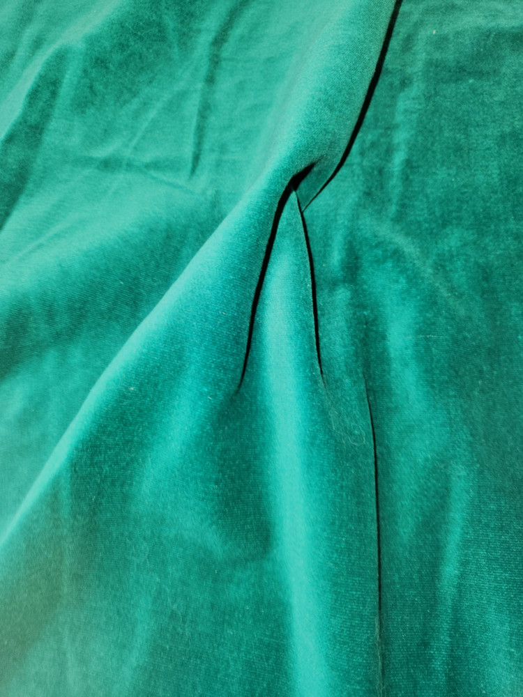 Velvet Luxury Fabric–Soft Home Décor Craft Material 35 x 35″ Emerald Green