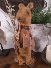 Grungy Primitive Field Mouse for fall scarf with fall prim tag.