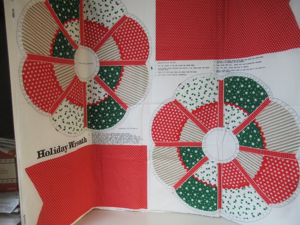 Spring Mills Holiday Puffy Patchwork Christmas Wreath Fabric Panel VTG 1970`S