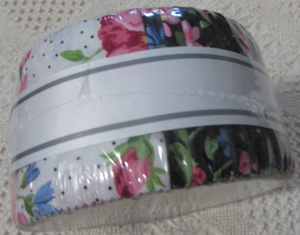 Robert Kaufman Debbie Beaves “PRETTY SWEET” Roses Flowers Jelly Roll 40 pc OOP