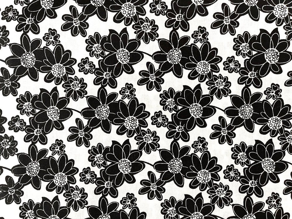 Black & White Flowers Fabric Remant 45″ x 36″ JoAnn Stores Crafts Quilting