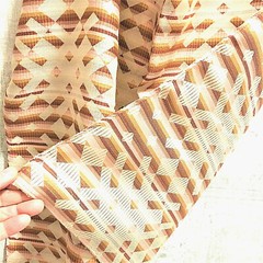 Duralee Geometric Pattern Reversible Designer Fabric Sample Beige Pink Mauve US