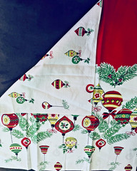 VTG `50`s Christmas Ornament Red Border Print on White 36″x17″