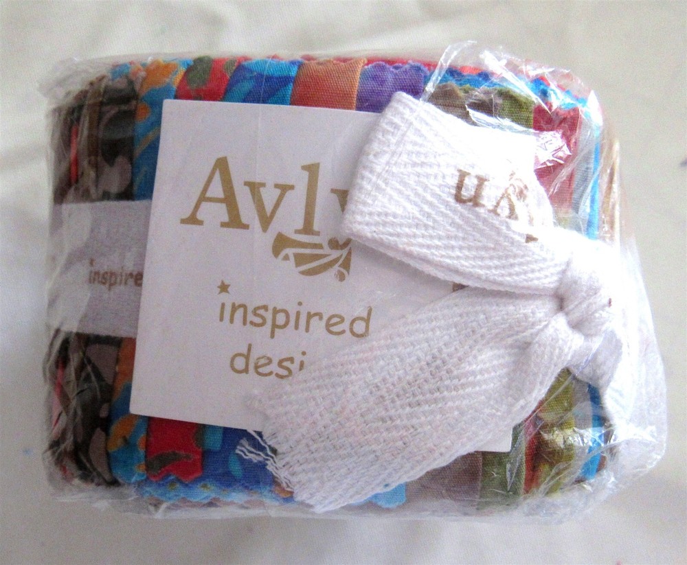 New Avlyn “Batiks” Inspired Designs Jelly Roll 40pcs 2 1/2″ x 44″