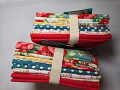 2 THE PIONEER WOMAN FAT QUARTER BUNDLE – Vintage Floral