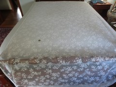 4613. WHITE FLORAL PATTERN LACE Polyester/Synthetic FABRIC – 54″ x 5 yds.