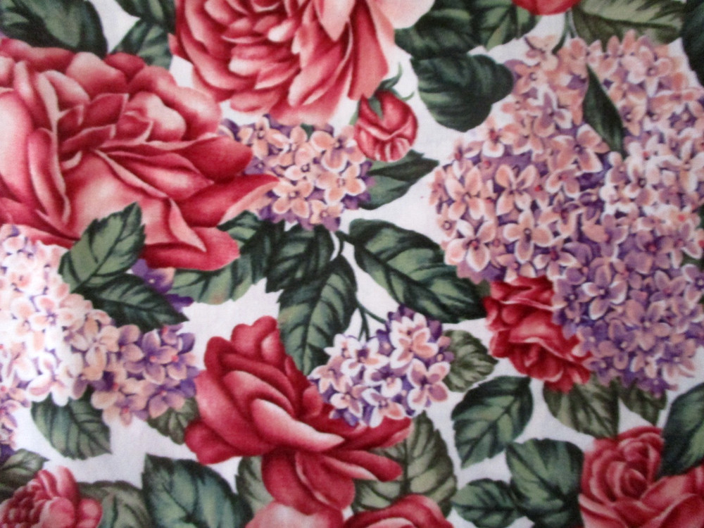 3-2/3 YDS RED ROSES & LAVENDER HYACINTHS 100% COTTON OOP TIMELESS TREASURES