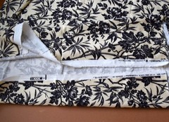 Waverly “Tea Rose Toile” Decorator Fabric 100% Cotton Black / Cream 32″ x 54″
