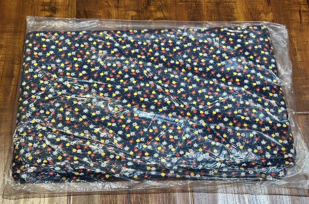 VTG Marcus Brothers Textiles Sample Cut 8187 Navy Blue Flowers Daisies – 5 Yards