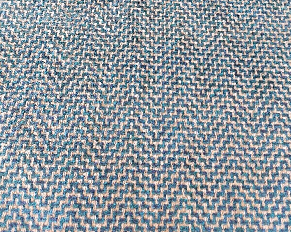 Glanville/Teal by GP & J Baker. Width : 137 cm. Length : 3.50 metres