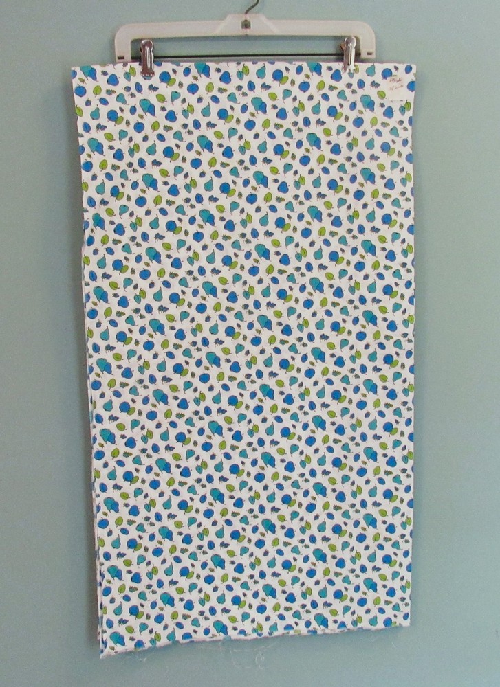 VINTAGE FRUIT & LEAVES GREEN & BLUE ON WHITE COTTON FABRIC 1 2/3 YDS 35″ WIDE