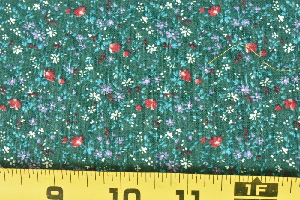 35″ Long, Vintage, Red Blue & White Calico on Green Quilt Cotton, Peter Pan,V799