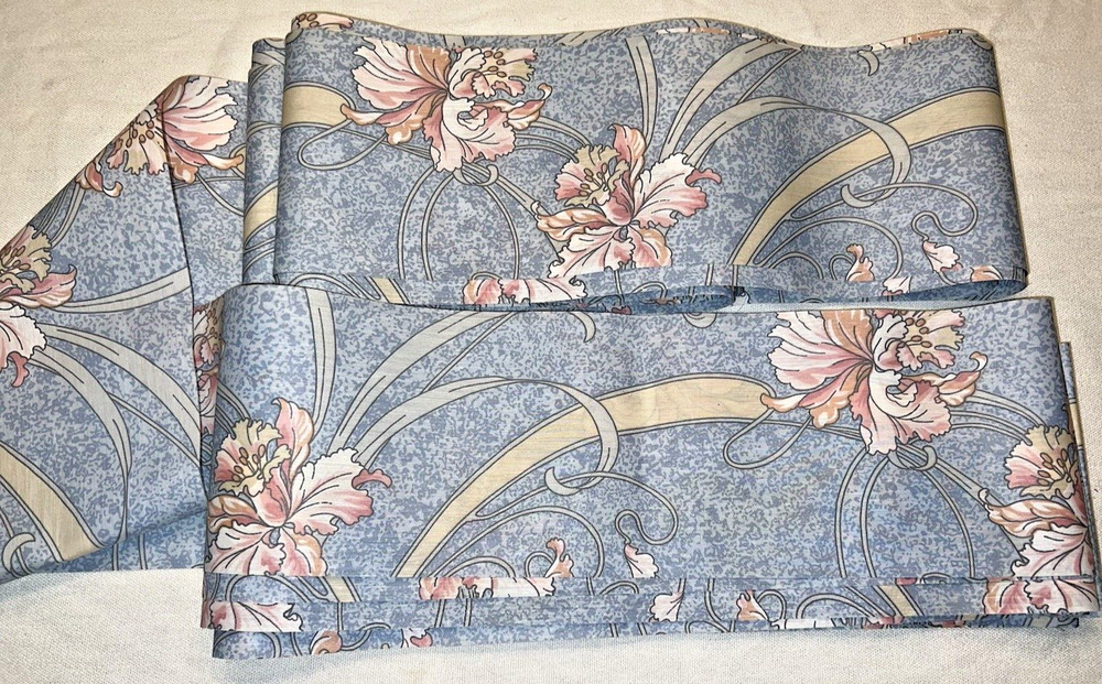 ~66.7 yds of blue floral print cotton/synthetic(?) 6.5″W border fabric, starched