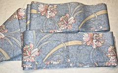 ~66.7 yds of blue floral print cotton/synthetic(?) 6.5″W border fabric, starched