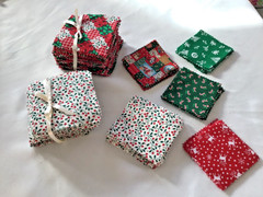 Mxd. Lot of 506 VTG Christmas Print Fabric Cotton Quilt Squares 3″- 3.5″- 4″
