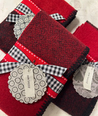 Delightful roll of vintage black and red wool blanket edging 4×42″