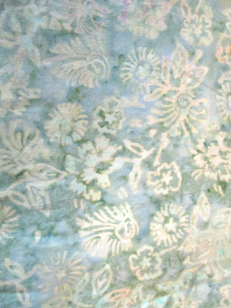 6-2/3 YDS MOTTLED GREEN BATIK WOODCUT FLOWERS 100% COTTON OOP 2008