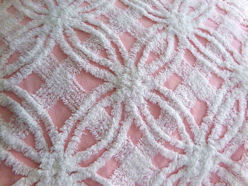 quilter’s favorite Vtg Pink & White Chenille Bedspread Fabric Pc Sewing Material
