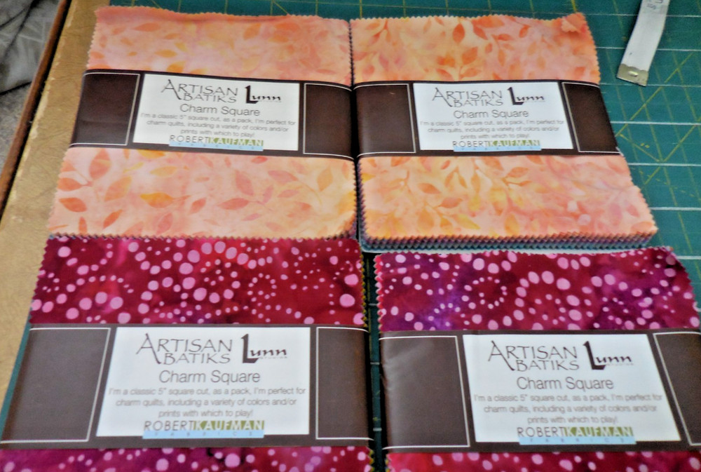Robert Kaufman Lumm 42 Charm Squares 5″ Artisan Batiks Round & Around, Serendip