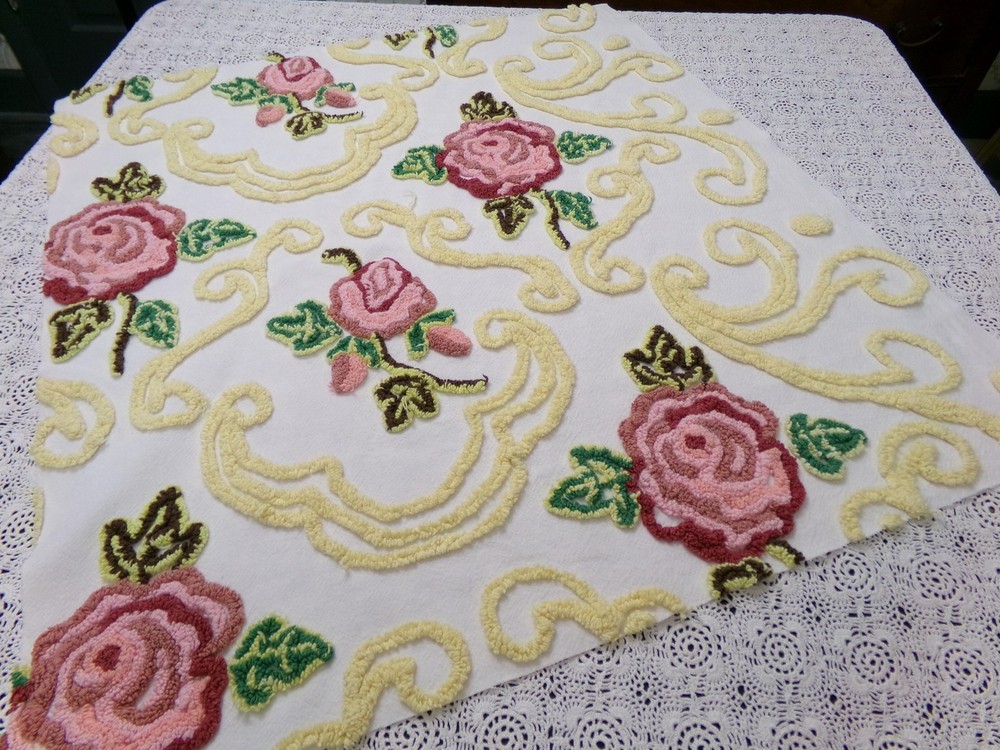 Shabby Pink Rose Vtg Chenille Bedspread Fabric Dramatic Scrollwork 25″ x 23″