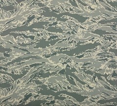 AIR FORCE TIGER STRIPE NY/CO SOFT TWILL MILITARY FR CAMO FABRIC BY 1/2 YARD 59″W