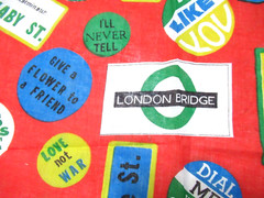 Vtg funny sayings pin button LAUGH-IN 1970s Novelty Print fabric panel 10′ x40″