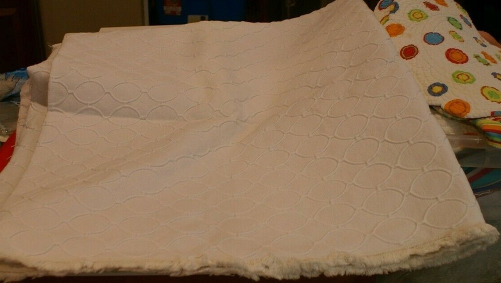 Vintage Heavy White Cotton Fabric Raised OVAL Motif 2 YDS 32″ X 54″