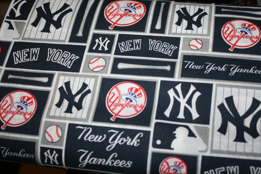 New York Yankees Fabric 1/4 yard Cotton Baseball Bats Logo Sports 9″ x 44″ MLB+