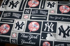 New York Yankees Fabric 1/4 yard Cotton Baseball Bats Logo Sports 9″ x 44″ MLB+