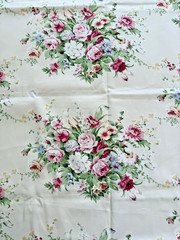 1999 American Folk and Fabric Antique Collection #3005 Ashley Rosette 36″ x 56″