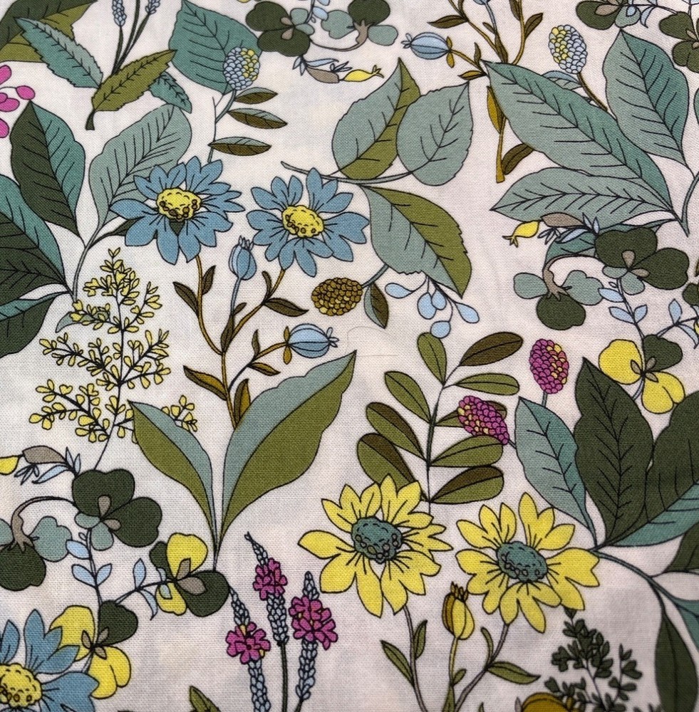 1/2 yard x 42″ Brother Sister Design Studio Floral Cotton Fabric Quilting