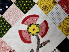 WINDHAM Fabrics CALICO GARDEN Shelburne Museum Cheater Quilt Squares 54″ L x 44″