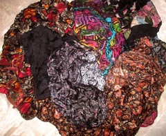 BBI LOT ART SILK Antique Vintage Sari REMNANT Fabrics 100 GRAMS BLACK CRAFT DOLL