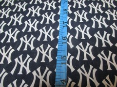 New York Yankees Baseball on 100% Cotton Fabric by the 1/4 Yard: 9″ x 57″ (MLB)
