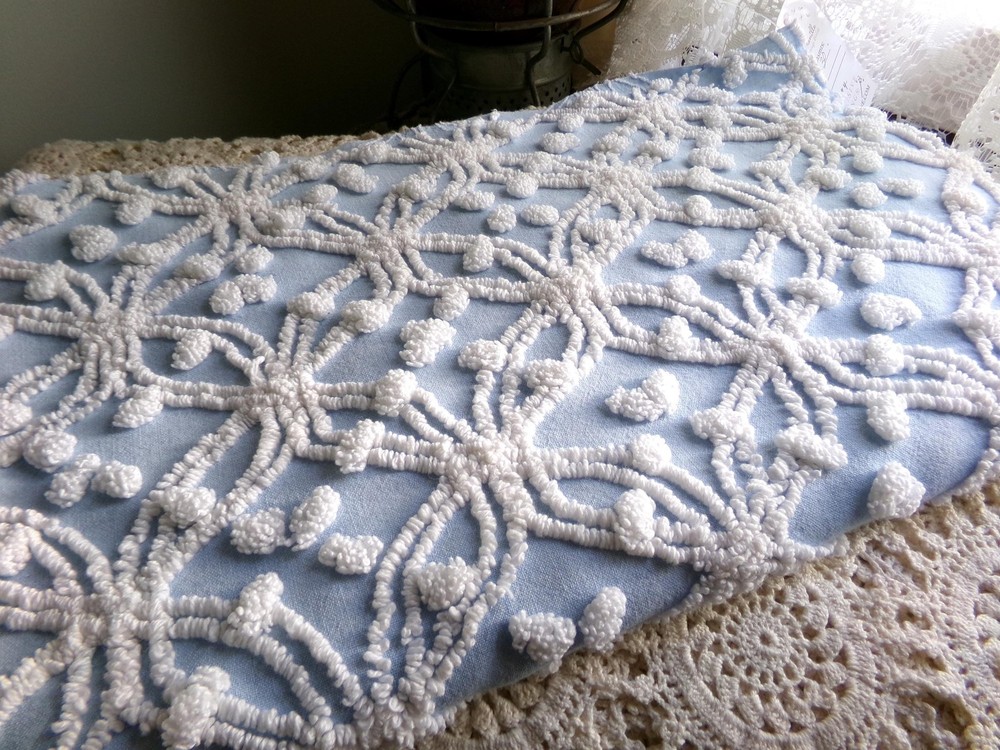 Coastal Vtg Chenille Bedspread Fabric Blue White Wedding Ring Pop Design 24×18″